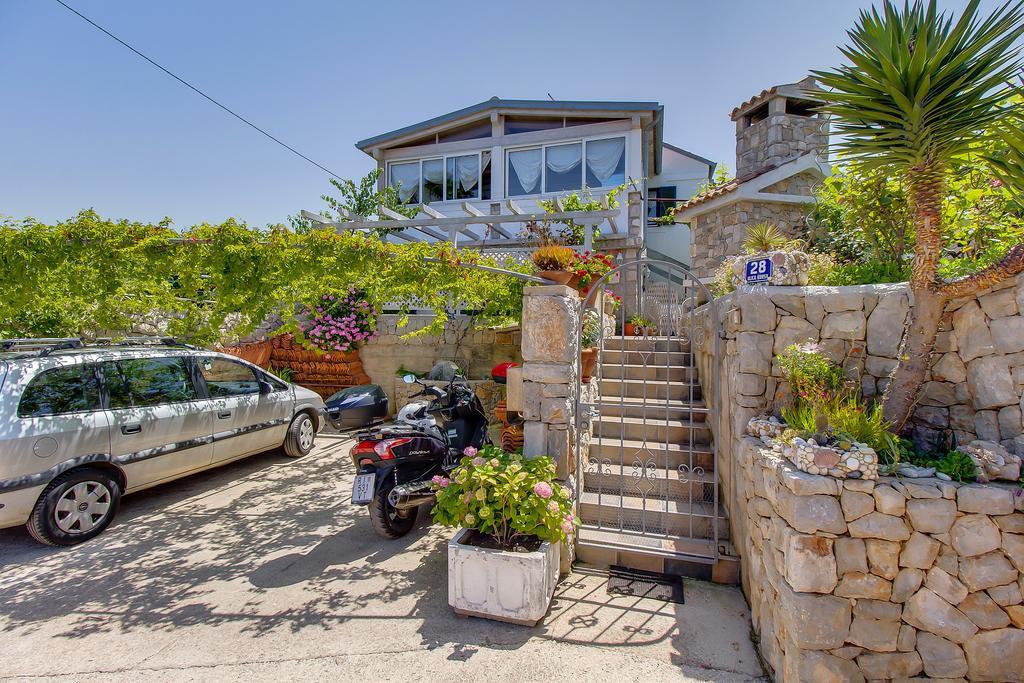 Apartment Neno - Terrace & Parking Veli Lošinj Eksteriør bilde